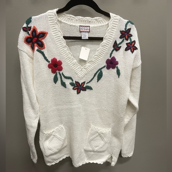 62 east Sweaters - 62 East White V-Neck Sweater with Floral Embroidery